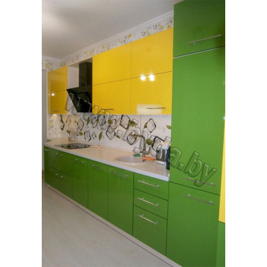 Большая линейная кухня с барной стойкой