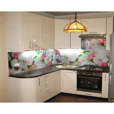 Угловая кухня. Супер цвет: глянцевый крем. Очень нежно!!!