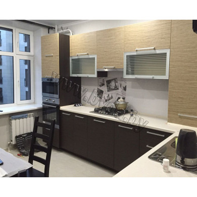 Угловая кухня. Древесная с черным