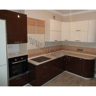 Угловая кухня. Белая с бордовым