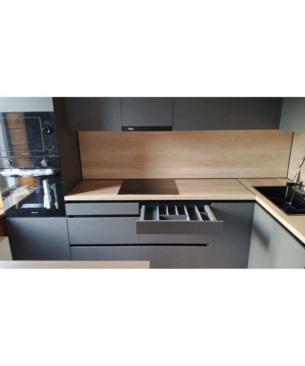 Кухня серая