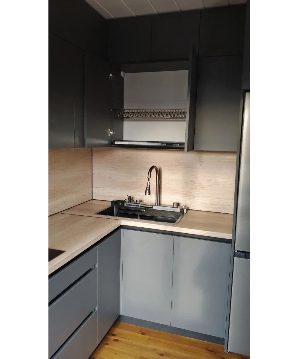 Кухня серая