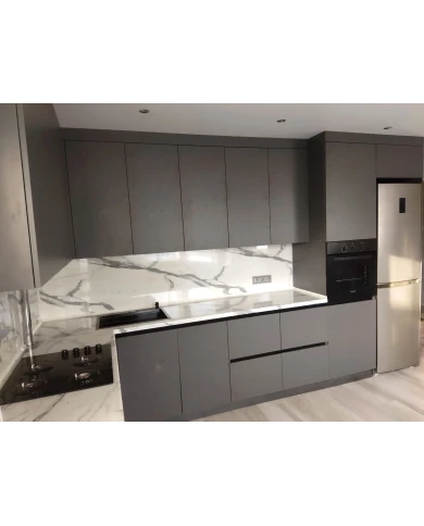 Кухонный гарнитур в цветовом решении серый графит.