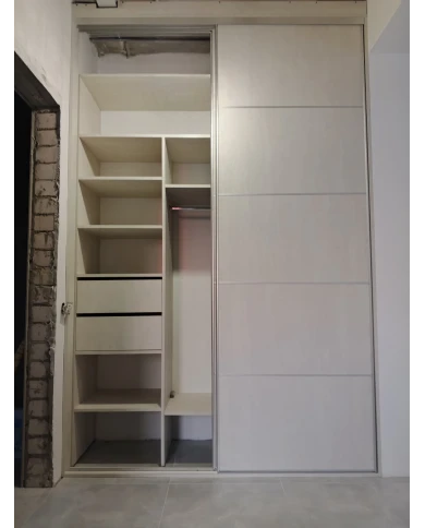 Шкаф-купе в нишу.