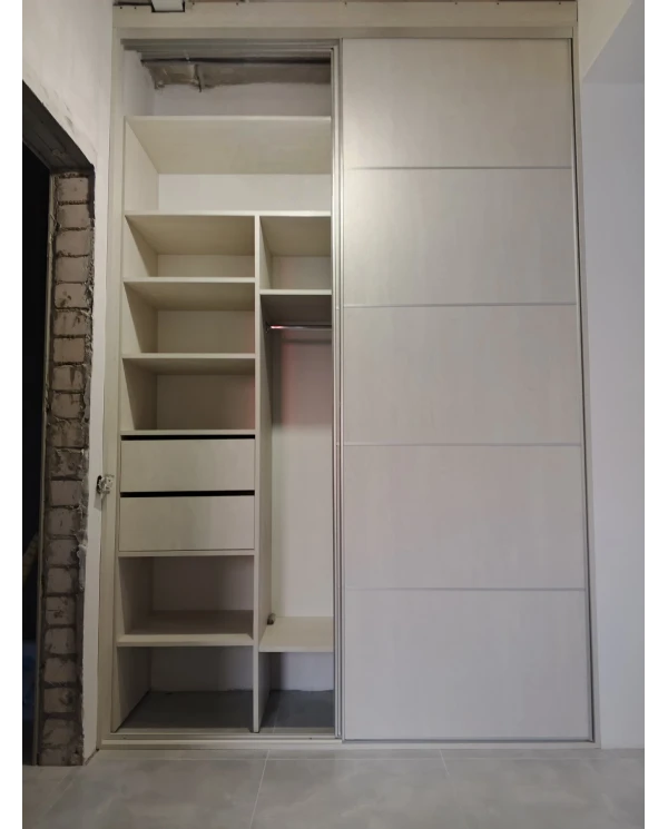 Шкаф-купе в нишу.