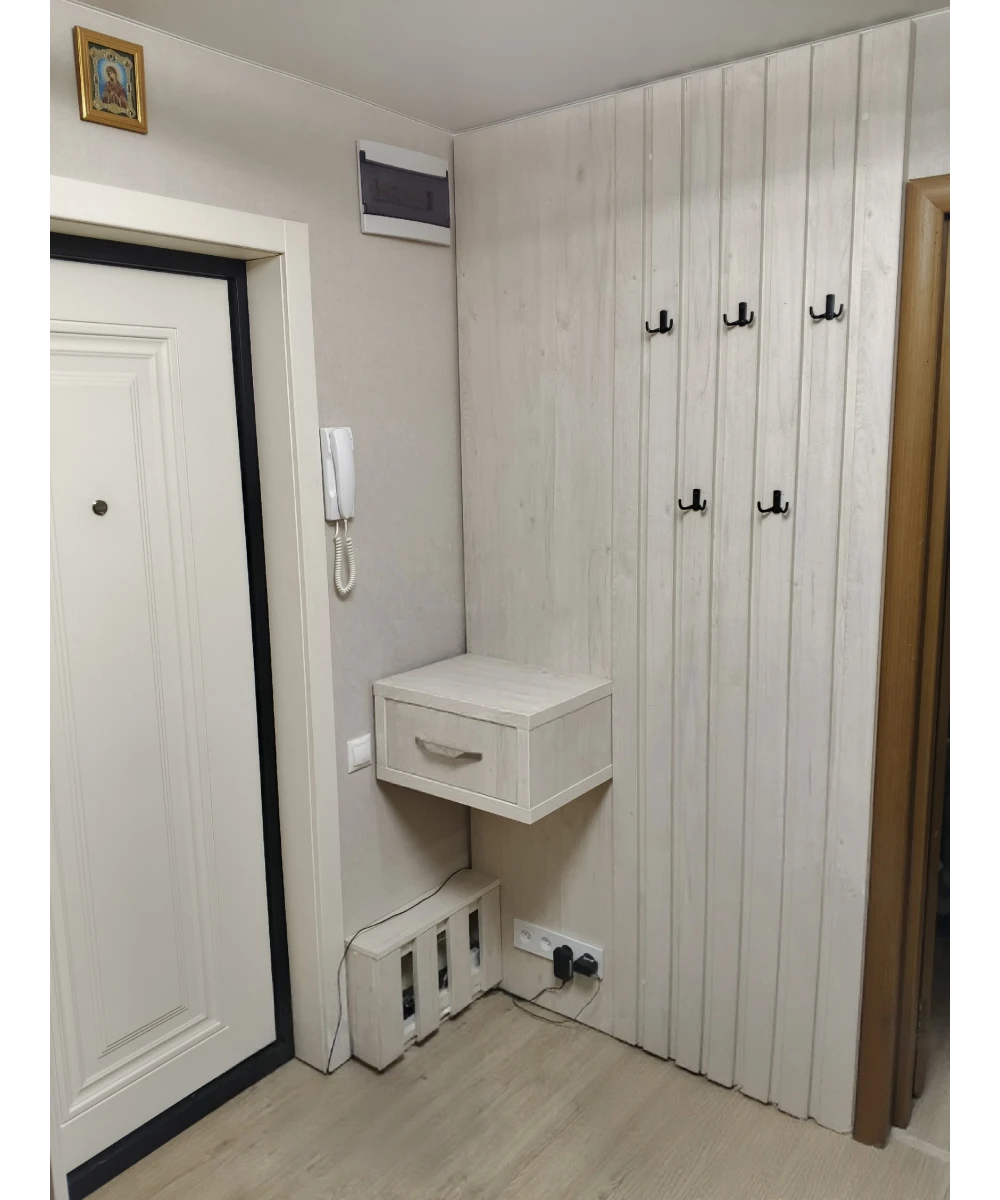 Шкаф-купе с зеркалом.