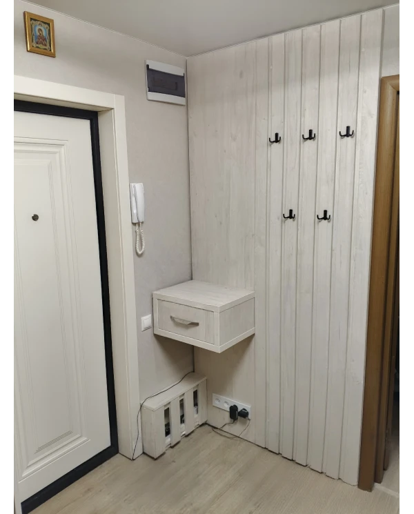 Шкаф-купе с зеркалом.