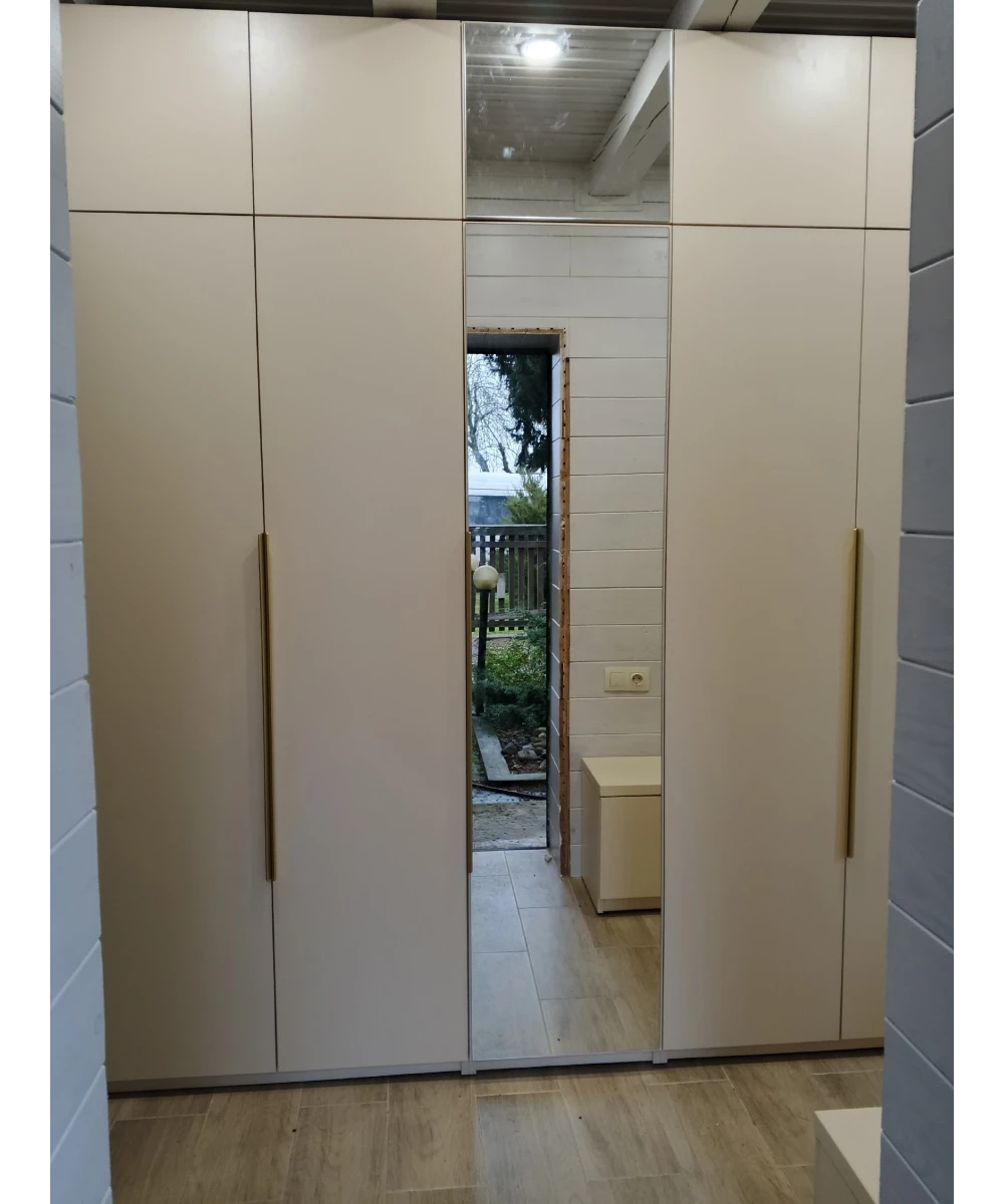 Шкаф распашной