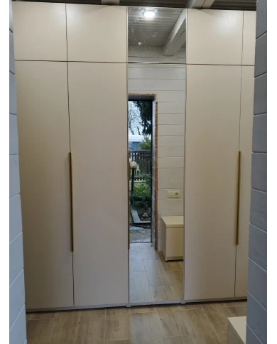 Шкаф распашной