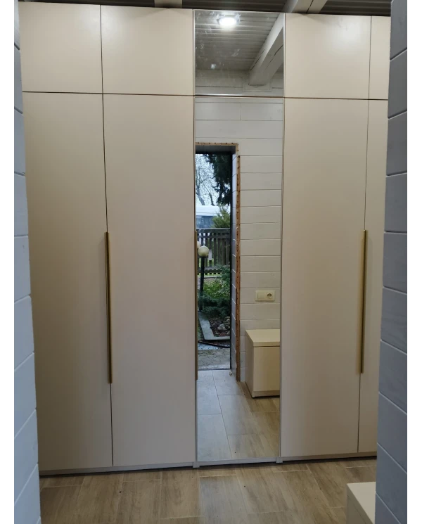 Шкаф распашной