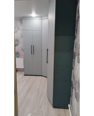 Шкаф угловой, распашной