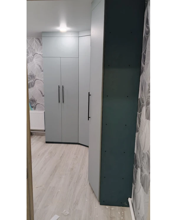 Шкаф угловой, распашной