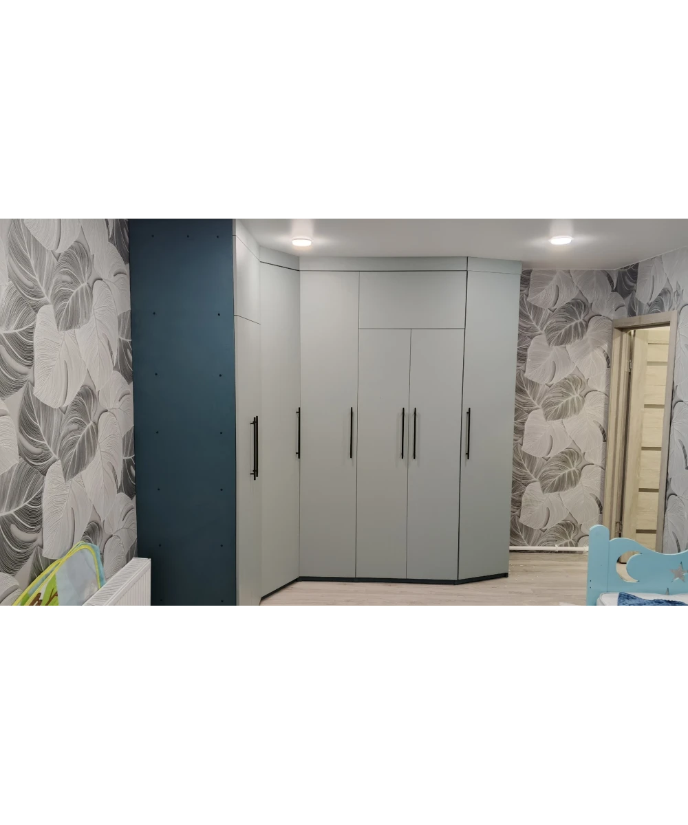 Шкаф угловой, распашной