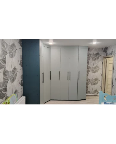 Шкаф угловой, распашной