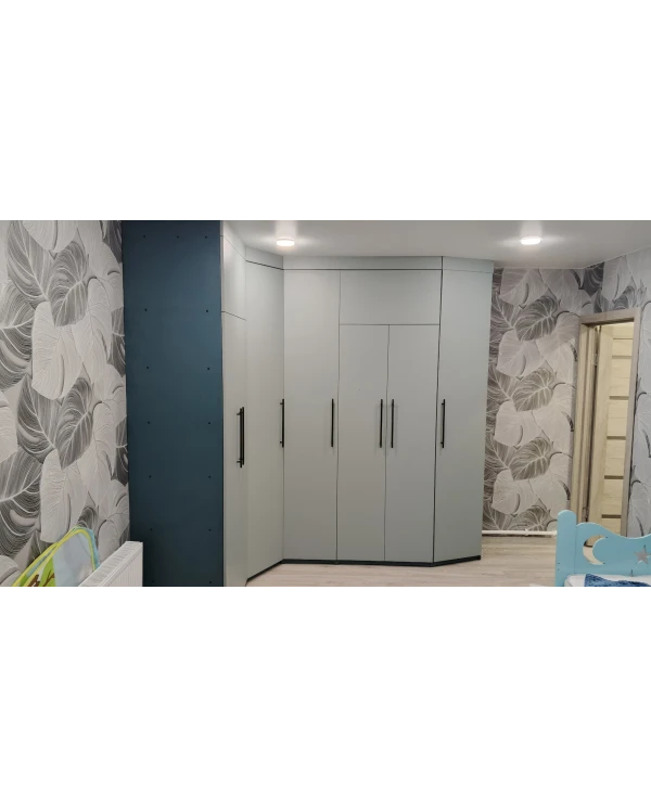 Шкаф угловой, распашной