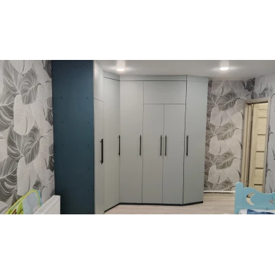 Шкаф угловой, распашной