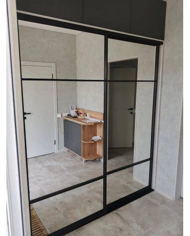 Шкаф-купе зеркальный