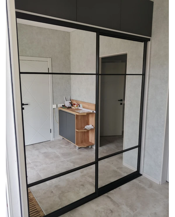 Шкаф-купе зеркальный